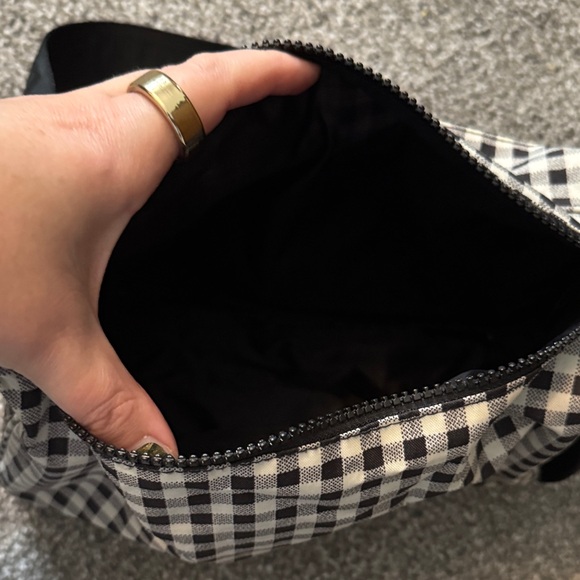 Baggu Black White Gingham Medium Cargo Crossbody Bag with Black Strap GUC - Picture 4 of 5